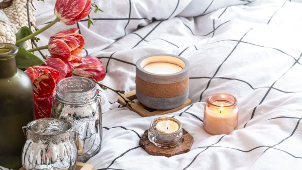 W jaki sposób ustawić świece w sypialni?