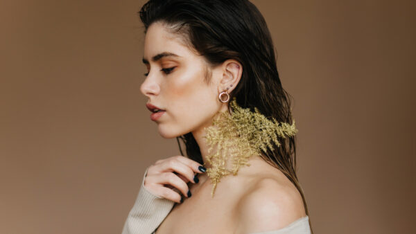 Jak dobrać biżuterię damską do typu urody?