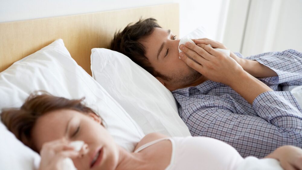 Sypialnia alergika – Jak dbać o kołdrę, aby nie rozwijały się w niej roztocza?